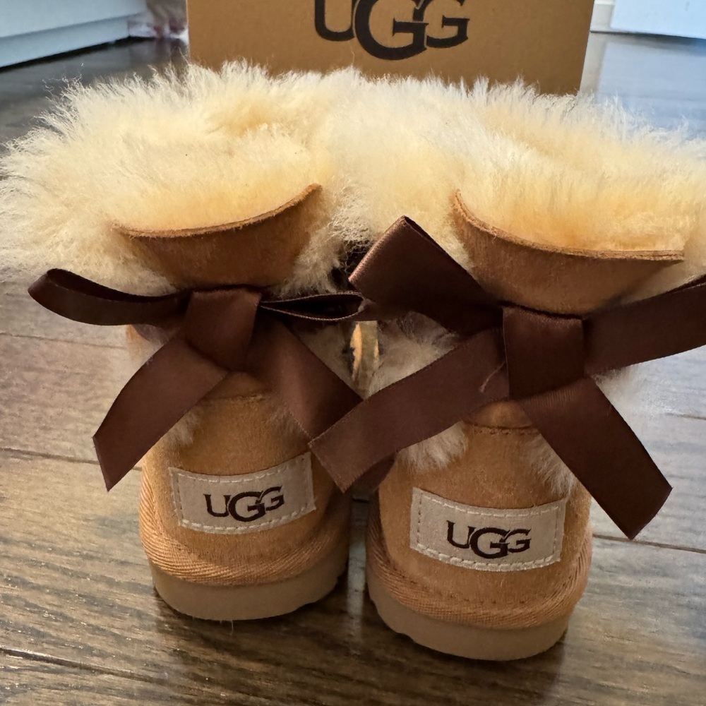UGG Mini Bailey Bow II size 9 toddler chestnut